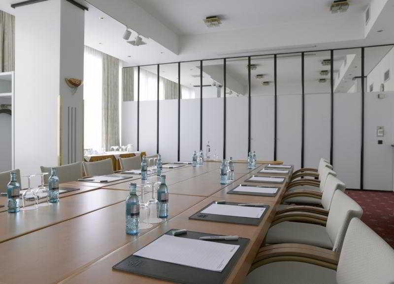 Holiday Inn Munich-Schwabing Съоръжения снимка