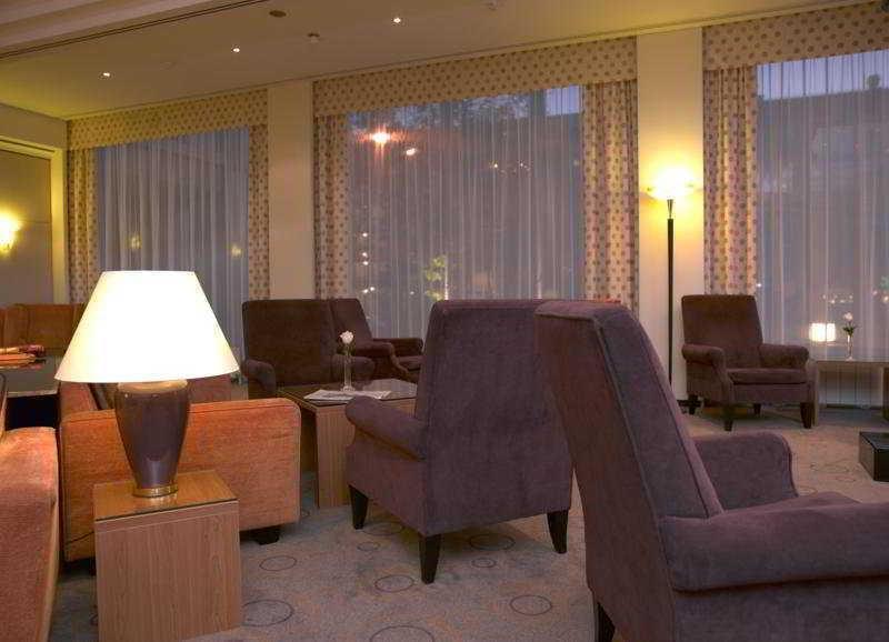 Holiday Inn Munich-Schwabing Интериор снимка